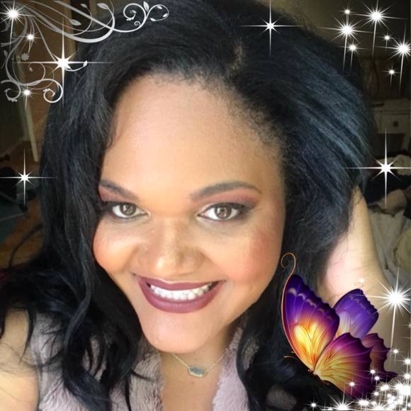 Meet your Posher, Danyell - Picture 1 of 1